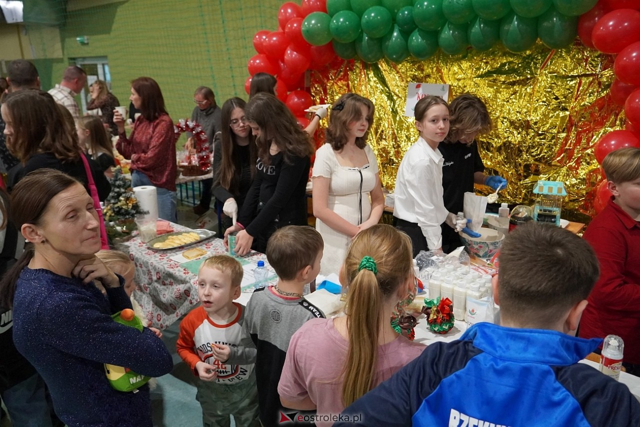 Szkolny Kiermasz Świąteczny w Rzekuniu [19.12.2024] - zdjęcie #8 - eOstroleka.pl