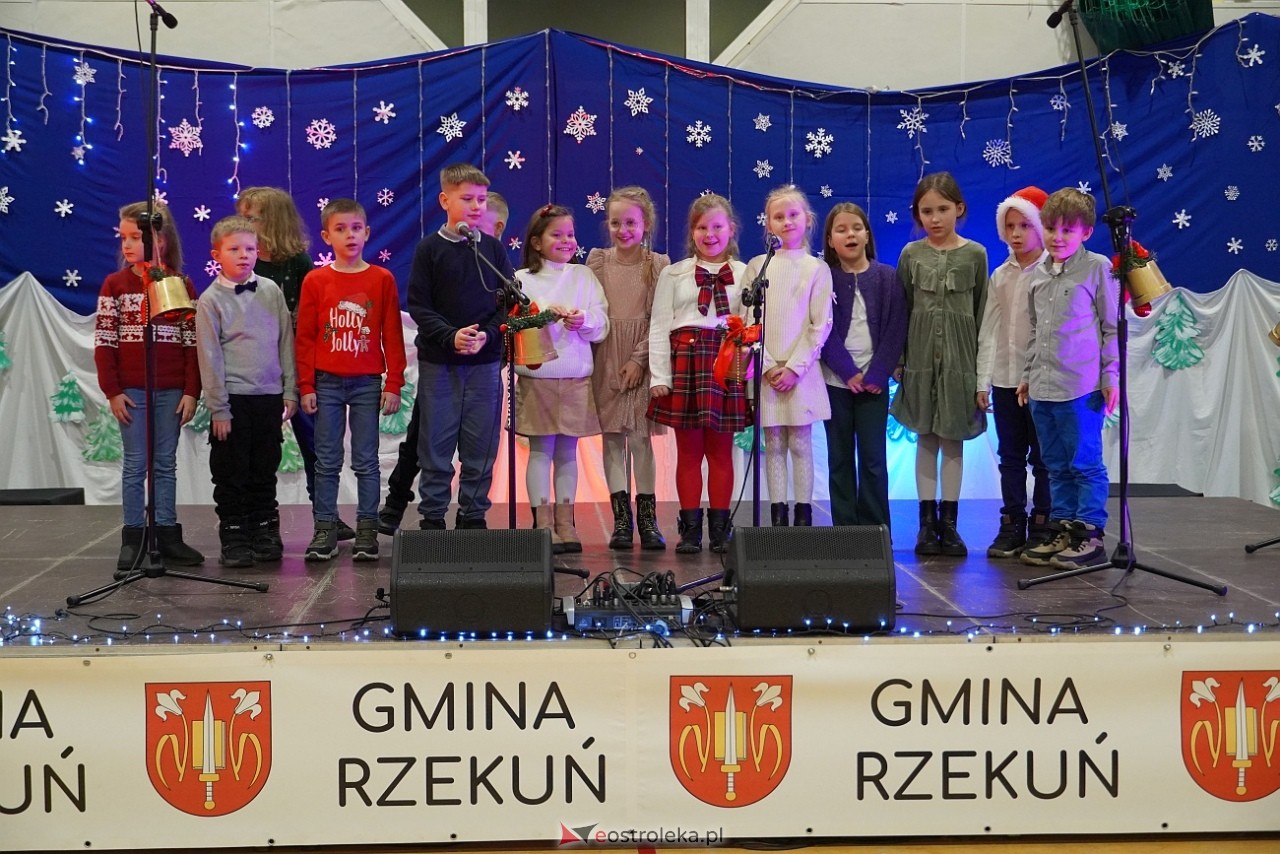 Szkolny Kiermasz Świąteczny w Rzekuniu [19.12.2024] - zdjęcie #6 - eOstroleka.pl