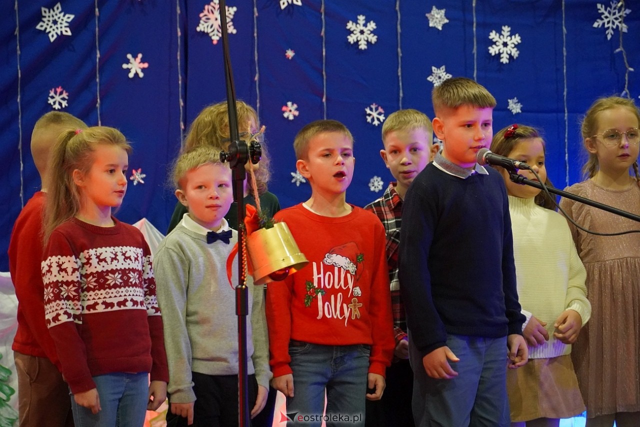 Szkolny Kiermasz Świąteczny w Rzekuniu [19.12.2024] - zdjęcie #1 - eOstroleka.pl