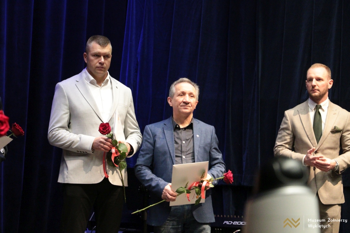 Sesja Rady Powiatu Ostrołęckiego w MŻW [19.12.2024] - zdjęcie #17 - eOstroleka.pl