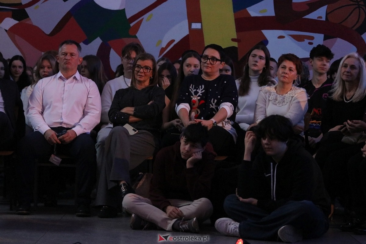Jasełka w I LO w Ostrołęce [20.12.2024] - zdjęcie #29 - eOstroleka.pl