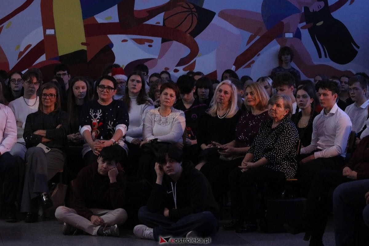Jasełka w I LO w Ostrołęce [20.12.2024] - zdjęcie #26 - eOstroleka.pl