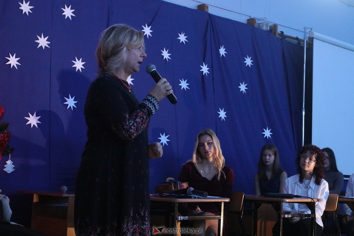 Jasełka w I LO w Ostrołęce [20.12.2024] - zdjęcie #18 - eOstroleka.pl