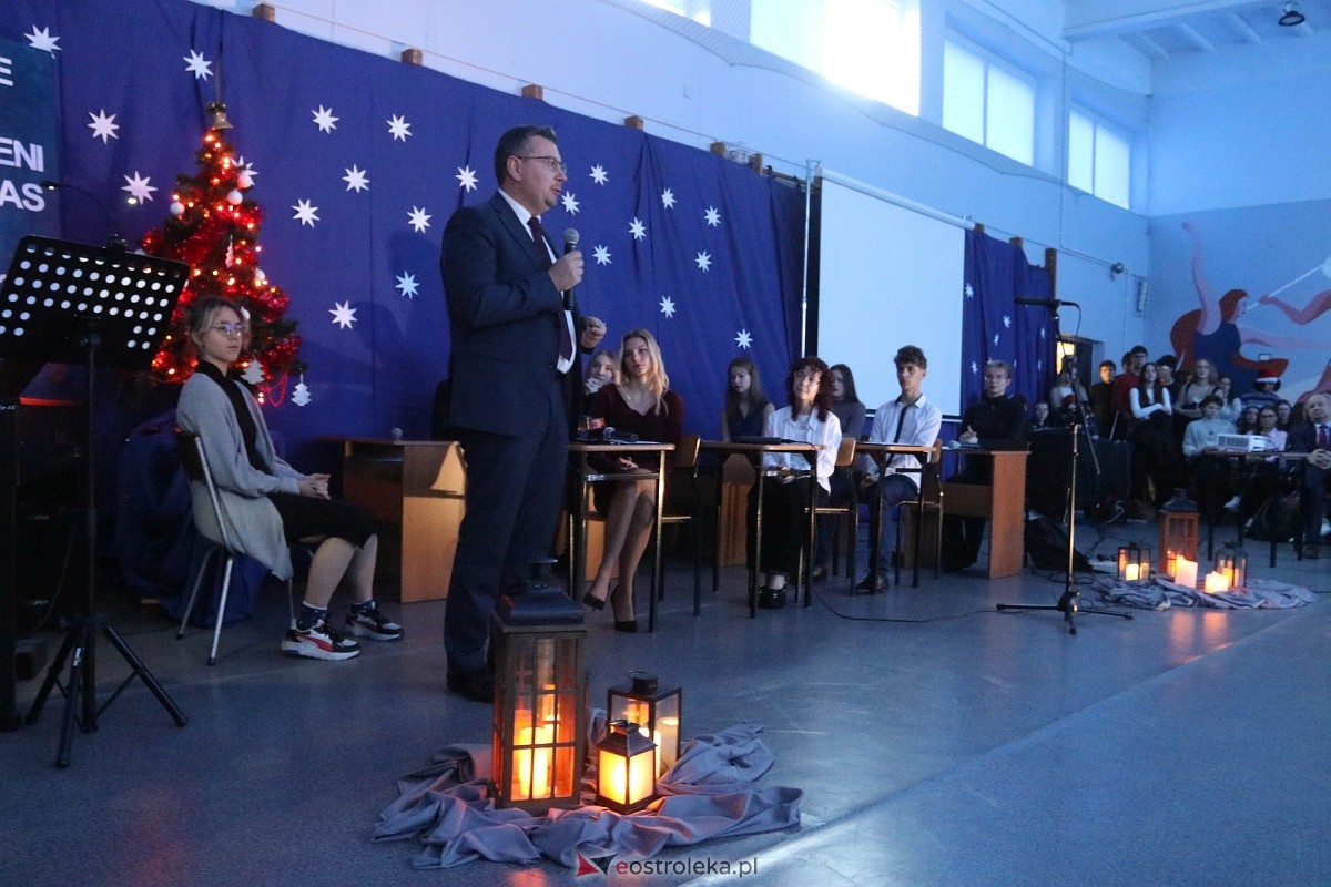 Jasełka w I LO w Ostrołęce [20.12.2024] - zdjęcie #17 - eOstroleka.pl