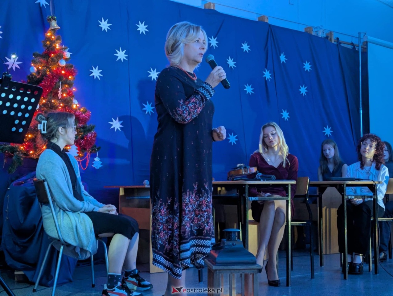 Jasełka w I LO w Ostrołęce [20.12.2024] - zdjęcie #4 - eOstroleka.pl