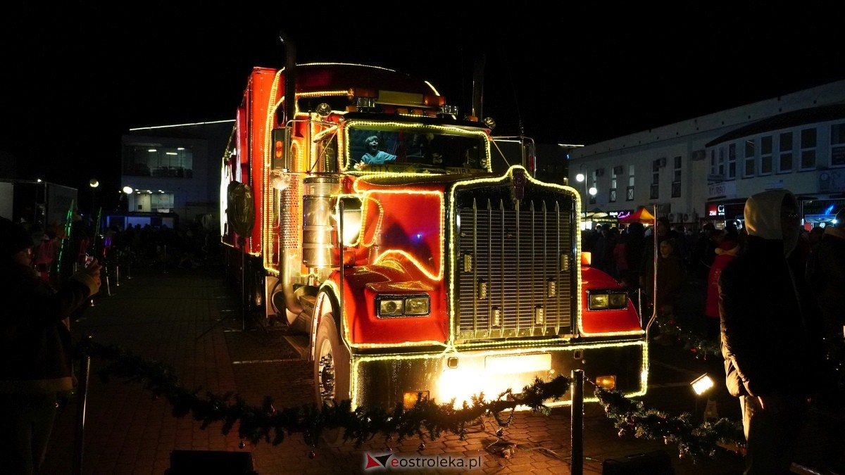 Ciężarówka Coca-Coli w Ostrołęce [20.12.2024] - zdjęcie #60 - eOstroleka.pl
