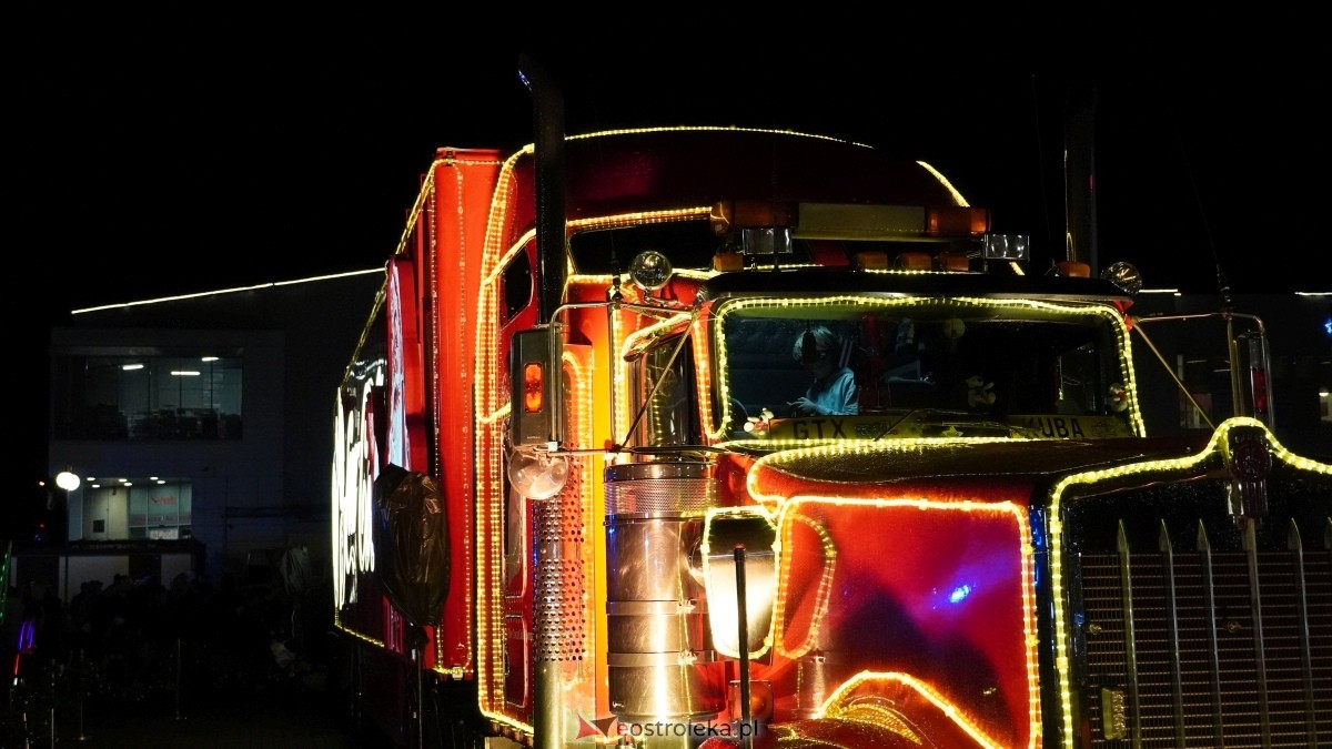 Ciężarówka Coca-Coli w Ostrołęce [20.12.2024] - zdjęcie #58 - eOstroleka.pl