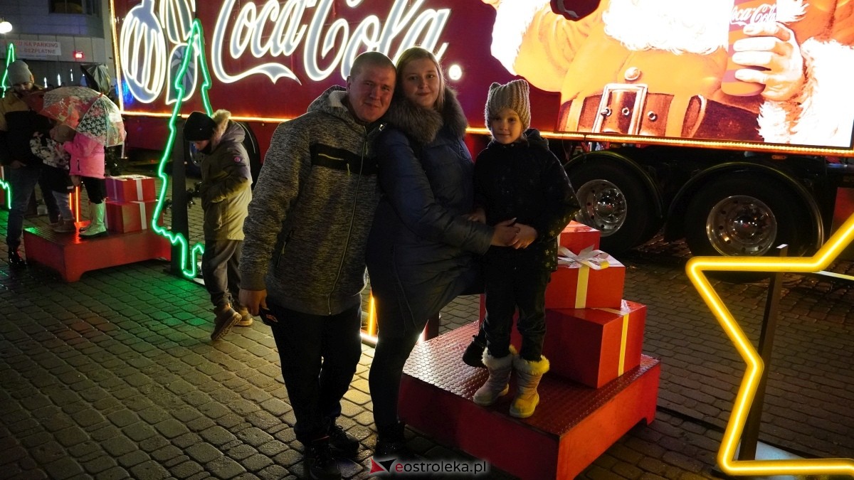 Ciężarówka Coca-Coli w Ostrołęce [20.12.2024] - zdjęcie #56 - eOstroleka.pl