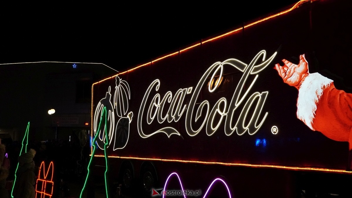 Ciężarówka Coca-Coli w Ostrołęce [20.12.2024] - zdjęcie #51 - eOstroleka.pl