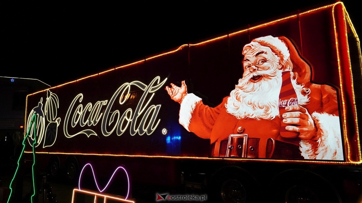 Ciężarówka Coca-Coli w Ostrołęce [20.12.2024] - zdjęcie #50 - eOstroleka.pl