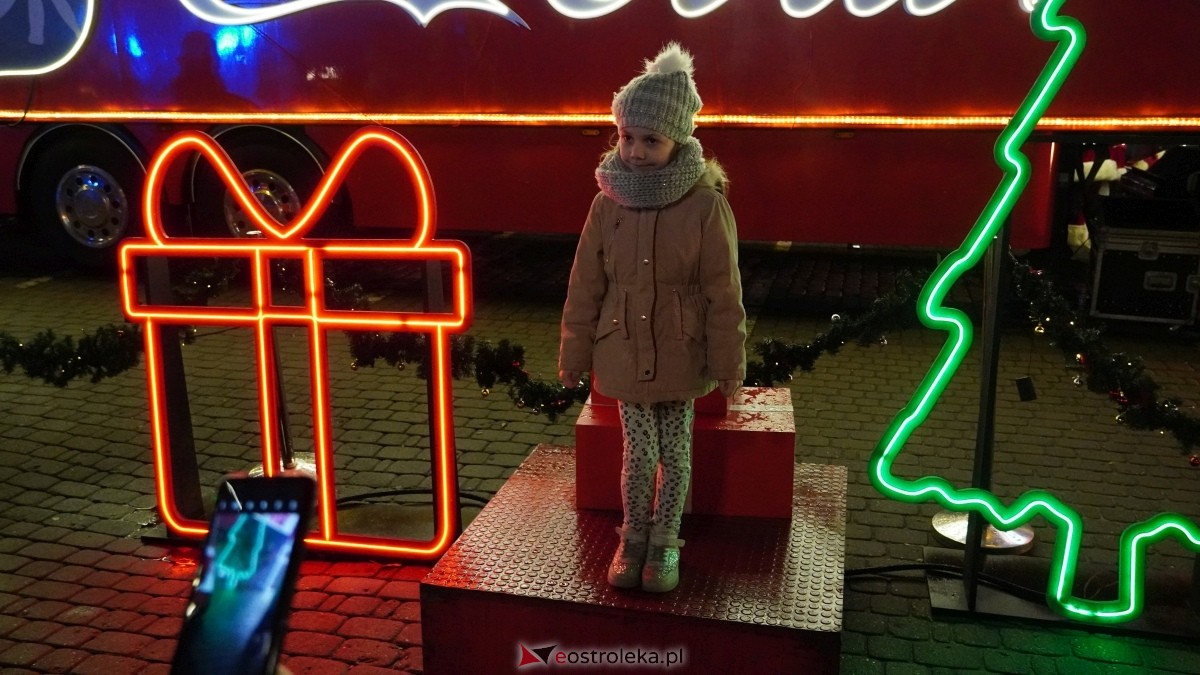 Ciężarówka Coca-Coli w Ostrołęce [20.12.2024] - zdjęcie #49 - eOstroleka.pl