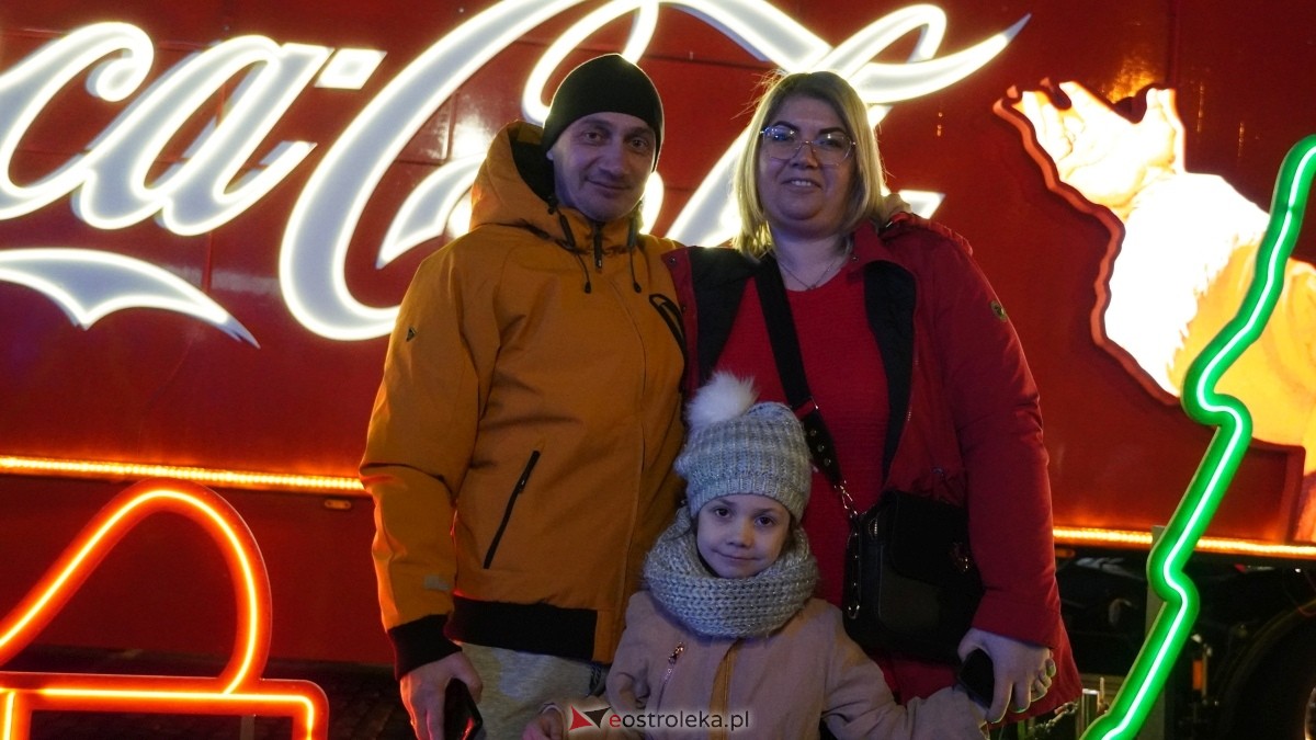 Ciężarówka Coca-Coli w Ostrołęce [20.12.2024] - zdjęcie #46 - eOstroleka.pl