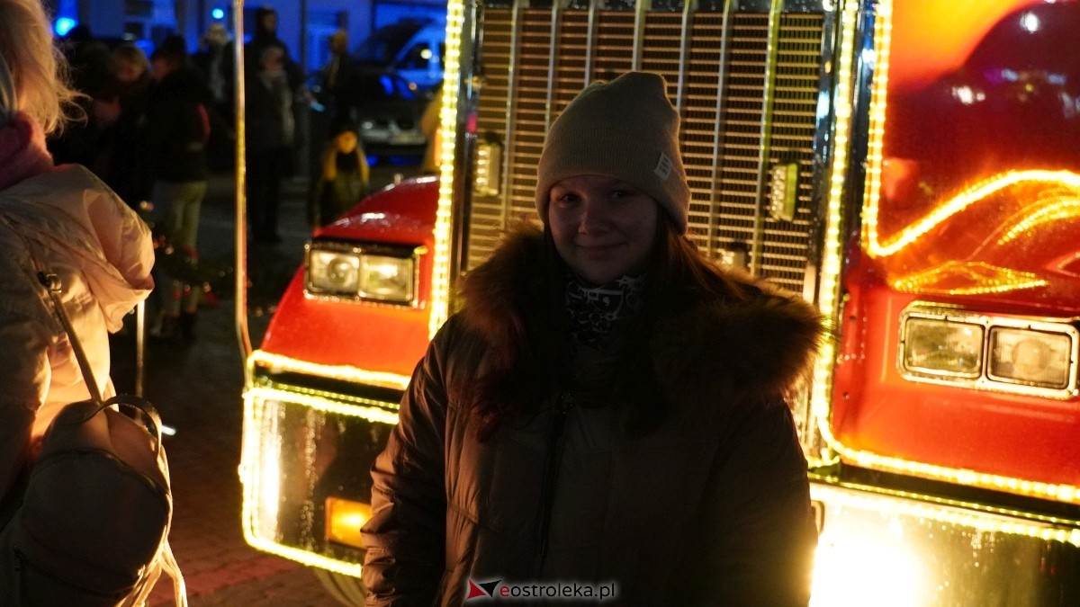 Ciężarówka Coca-Coli w Ostrołęce [20.12.2024] - zdjęcie #39 - eOstroleka.pl