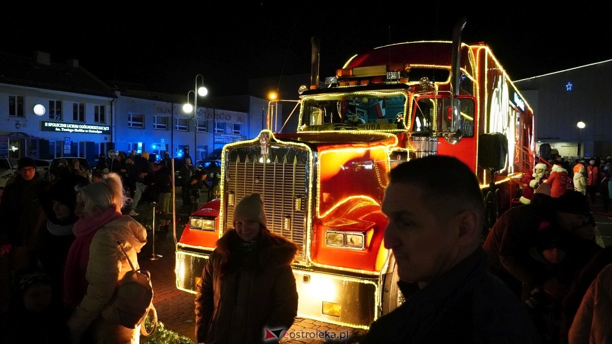 Ciężarówka Coca-Coli w Ostrołęce [20.12.2024] - zdjęcie #38 - eOstroleka.pl