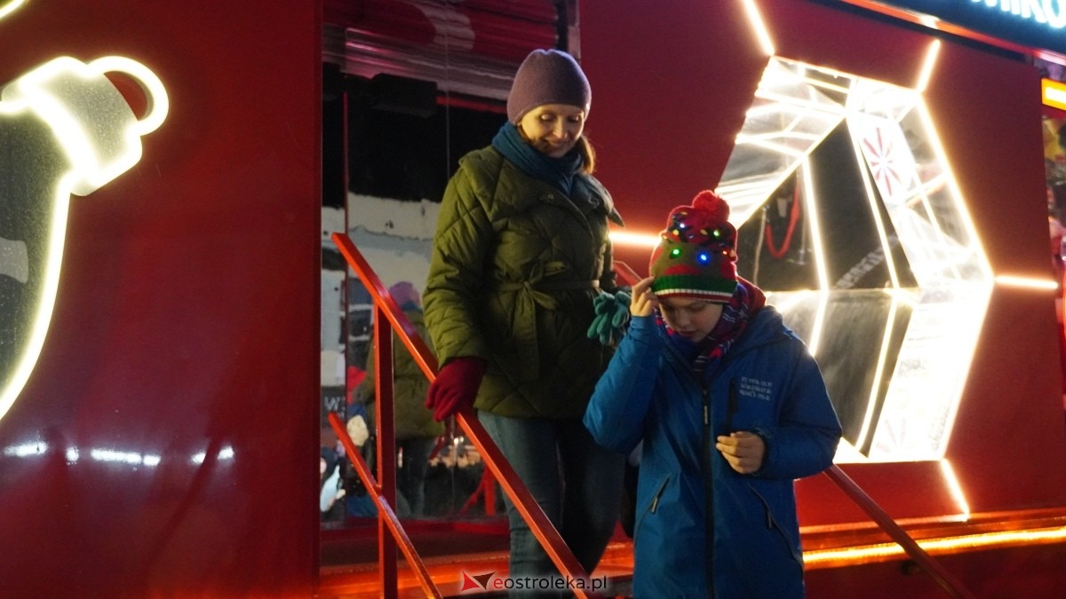 Ciężarówka Coca-Coli w Ostrołęce [20.12.2024] - zdjęcie #32 - eOstroleka.pl