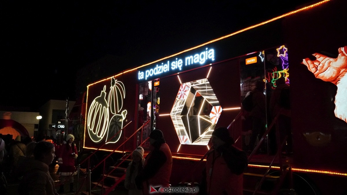 Ciężarówka Coca-Coli w Ostrołęce [20.12.2024] - zdjęcie #31 - eOstroleka.pl