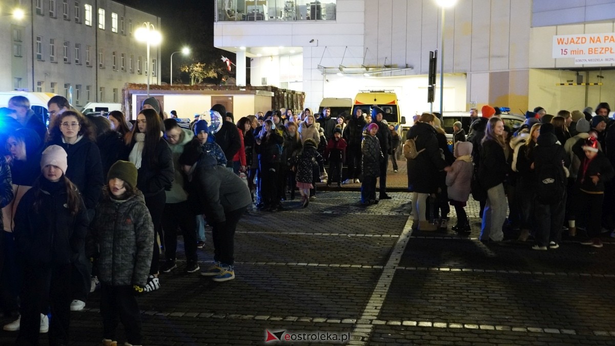 Ciężarówka Coca-Coli w Ostrołęce [20.12.2024] - zdjęcie #26 - eOstroleka.pl