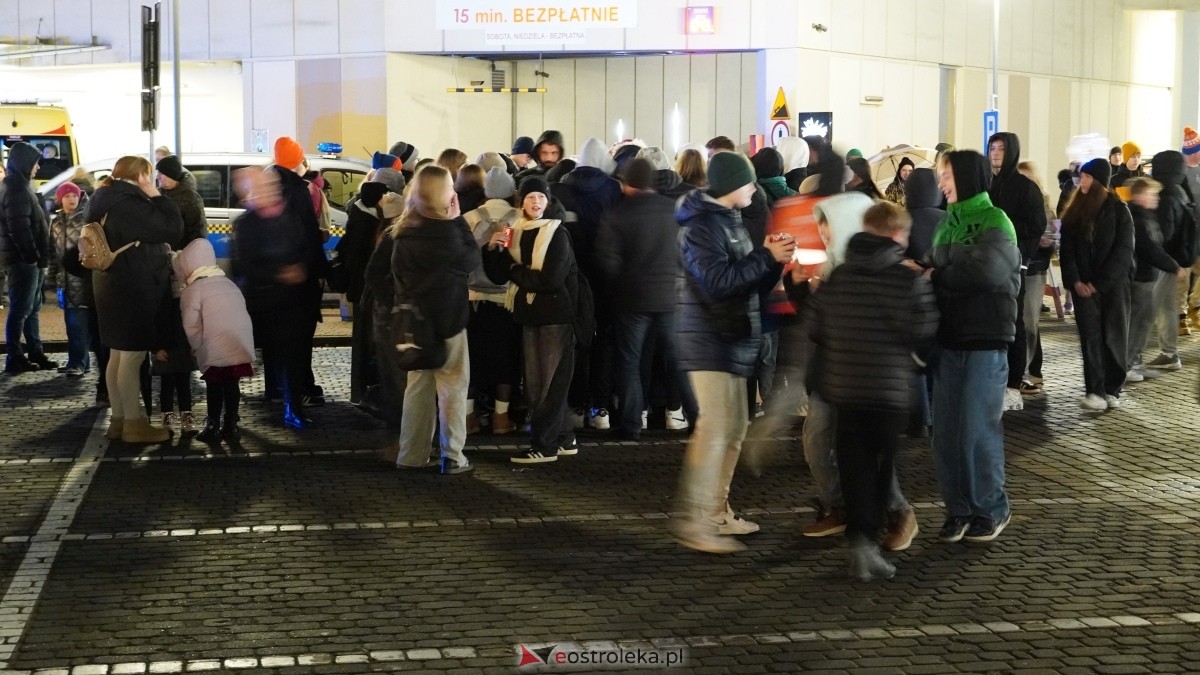 Ciężarówka Coca-Coli w Ostrołęce [20.12.2024] - zdjęcie #24 - eOstroleka.pl