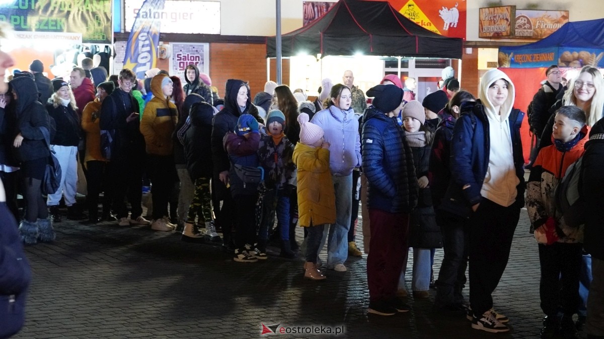 Ciężarówka Coca-Coli w Ostrołęce [20.12.2024] - zdjęcie #18 - eOstroleka.pl