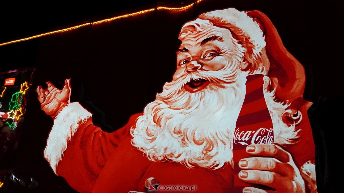 Ciężarówka Coca-Coli w Ostrołęce [20.12.2024] - zdjęcie #17 - eOstroleka.pl