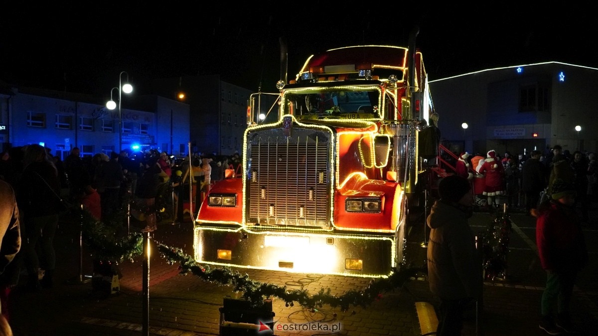 Ciężarówka Coca-Coli w Ostrołęce [20.12.2024] - zdjęcie #12 - eOstroleka.pl