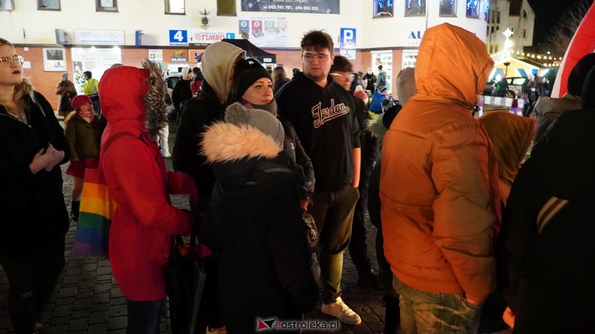 Ciężarówka Coca-Coli w Ostrołęce [20.12.2024] - zdjęcie #7 - eOstroleka.pl