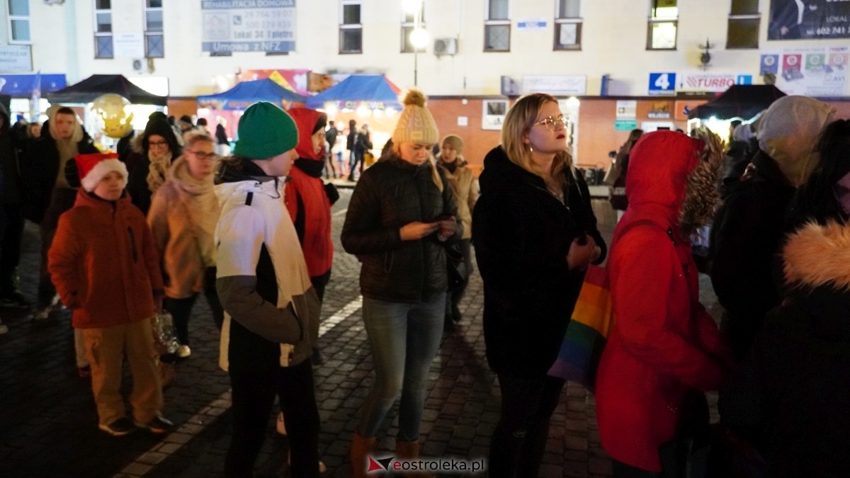 Ciężarówka Coca-Coli w Ostrołęce [20.12.2024] - zdjęcie #6 - eOstroleka.pl