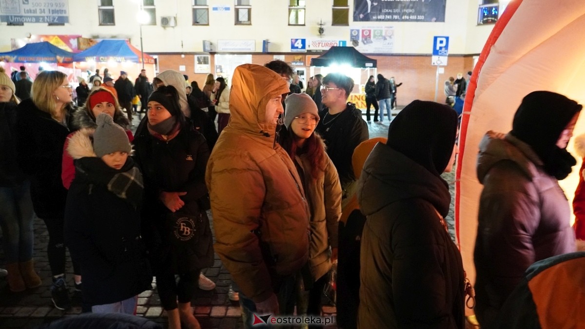 Ciężarówka Coca-Coli w Ostrołęce [20.12.2024] - zdjęcie #4 - eOstroleka.pl