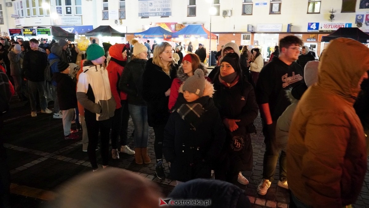 Ciężarówka Coca-Coli w Ostrołęce [20.12.2024] - zdjęcie #3 - eOstroleka.pl