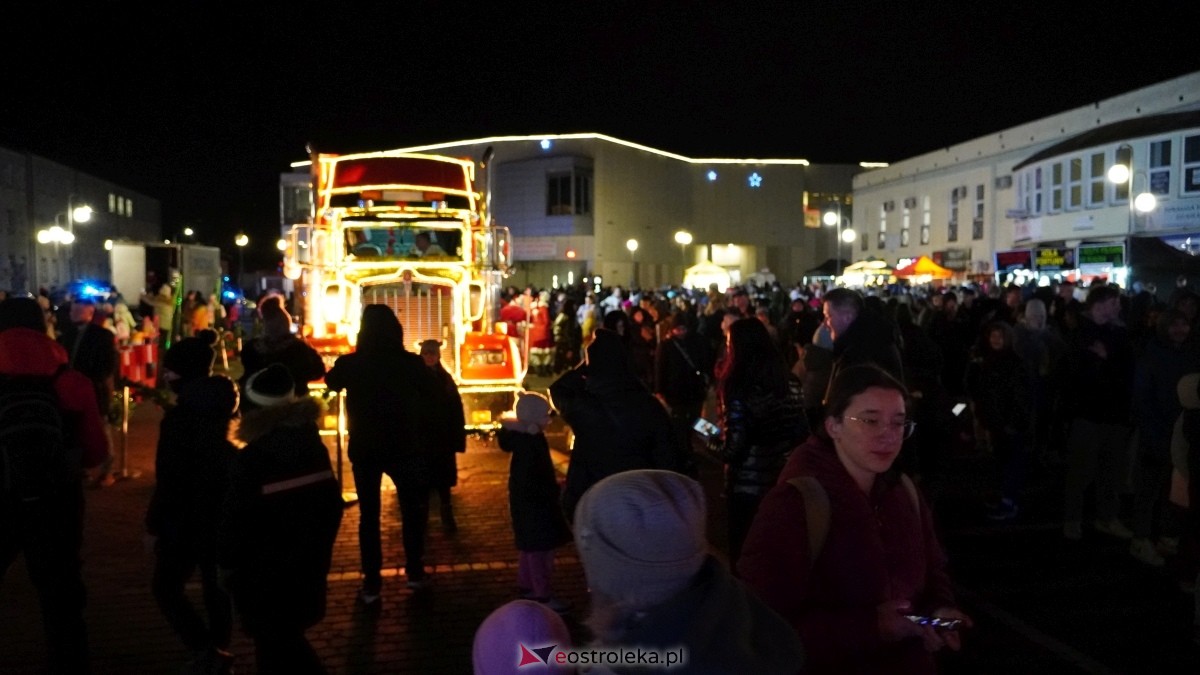 Ciężarówka Coca-Coli w Ostrołęce [20.12.2024] - zdjęcie #2 - eOstroleka.pl