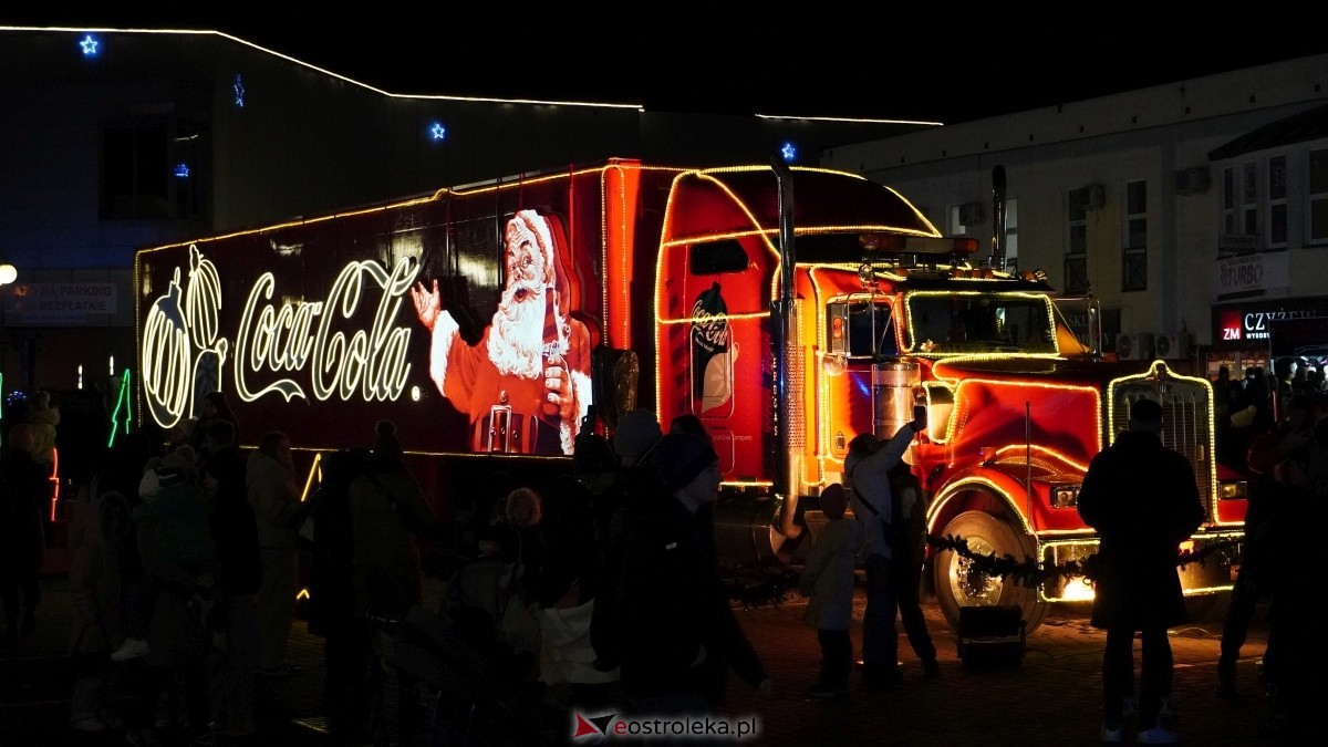 Ciężarówka Coca-Coli w Ostrołęce [20.12.2024] - zdjęcie #1 - eOstroleka.pl