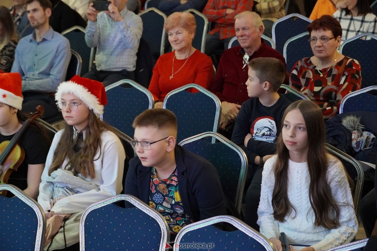 Rodzinne kolędowanie w Goworowie [20.12.2024] - zdjęcie #42 - eOstroleka.pl