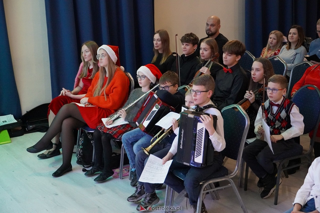 Rodzinne kolędowanie w Goworowie [20.12.2024] - zdjęcie #40 - eOstroleka.pl