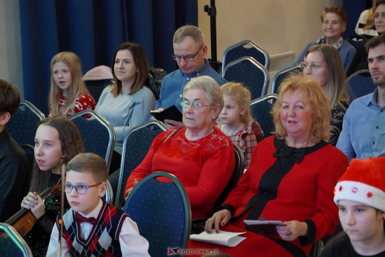 Rodzinne kolędowanie w Goworowie [20.12.2024] - zdjęcie #39 - eOstroleka.pl
