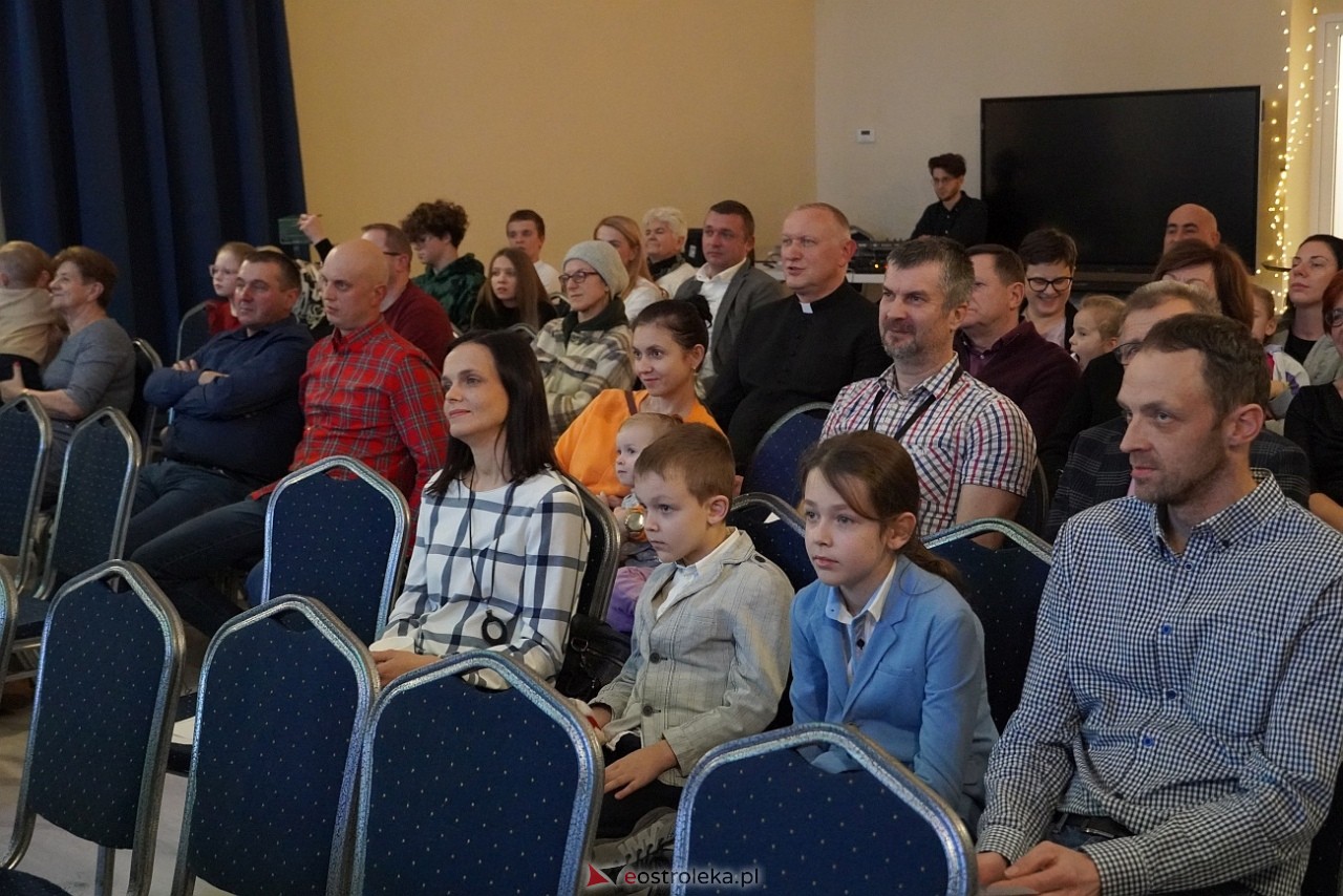Rodzinne kolędowanie w Goworowie [20.12.2024] - zdjęcie #32 - eOstroleka.pl