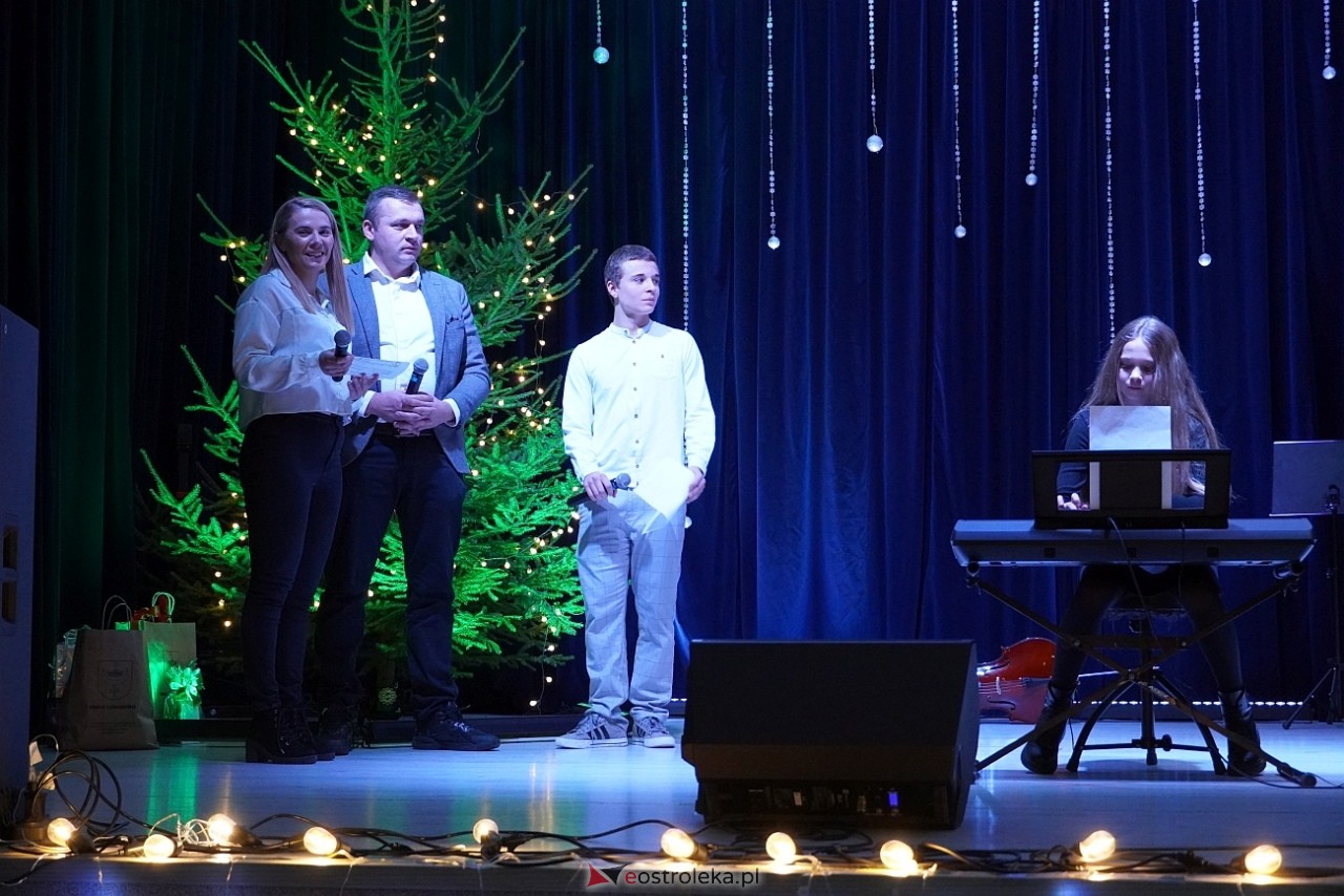 Rodzinne kolędowanie w Goworowie [20.12.2024] - zdjęcie #24 - eOstroleka.pl