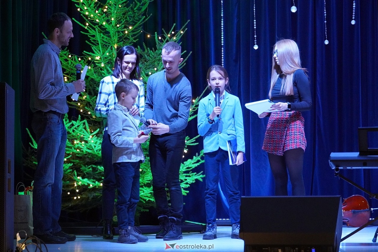 Rodzinne kolędowanie w Goworowie [20.12.2024] - zdjęcie #17 - eOstroleka.pl