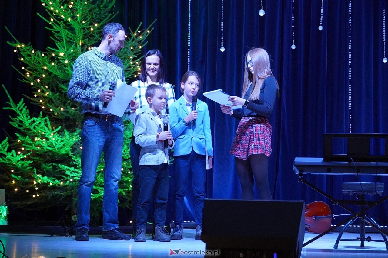 Rodzinne kolędowanie w Goworowie [20.12.2024] - zdjęcie #14 - eOstroleka.pl