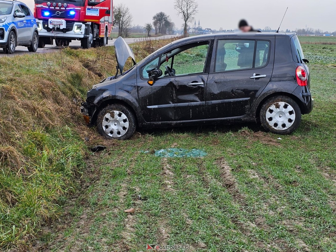 Wypadek w Pokrzywnicy [21.12.2024] - zdjęcie #10 - eOstroleka.pl