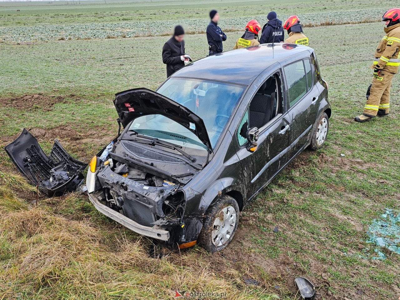 Wypadek w Pokrzywnicy [21.12.2024] - zdjęcie #9 - eOstroleka.pl