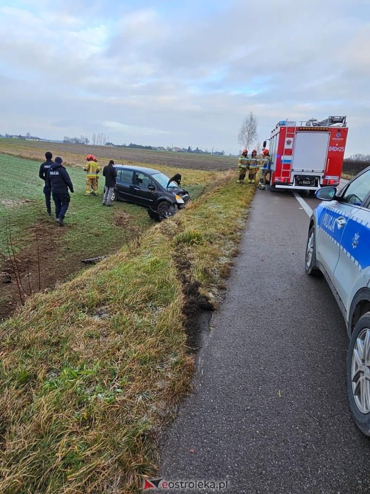 Wypadek w Pokrzywnicy [21.12.2024] - zdjęcie #2 - eOstroleka.pl