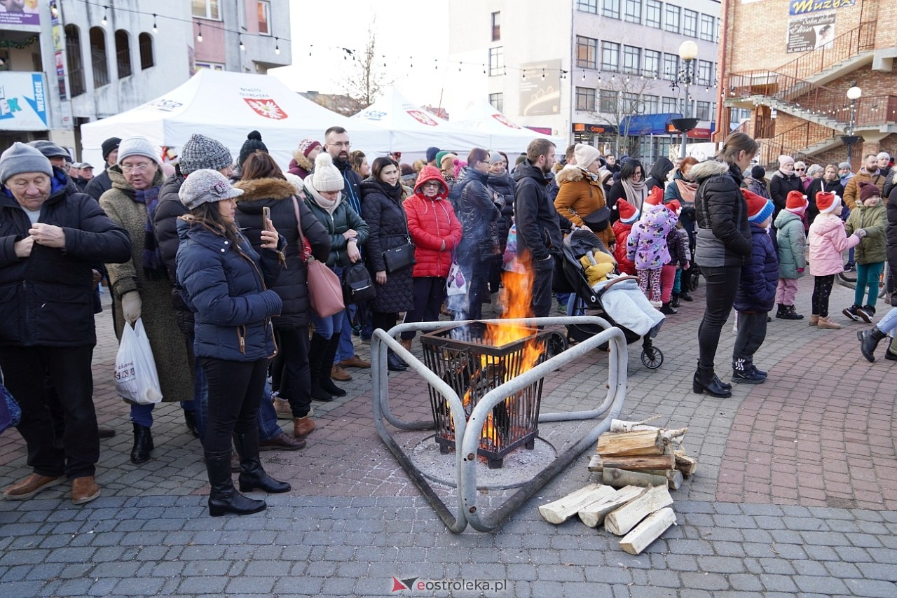 Miejska Wigilia na Placu Wolności w Ostrołęce [2112.2024] - zdjęcie #85 - eOstroleka.pl