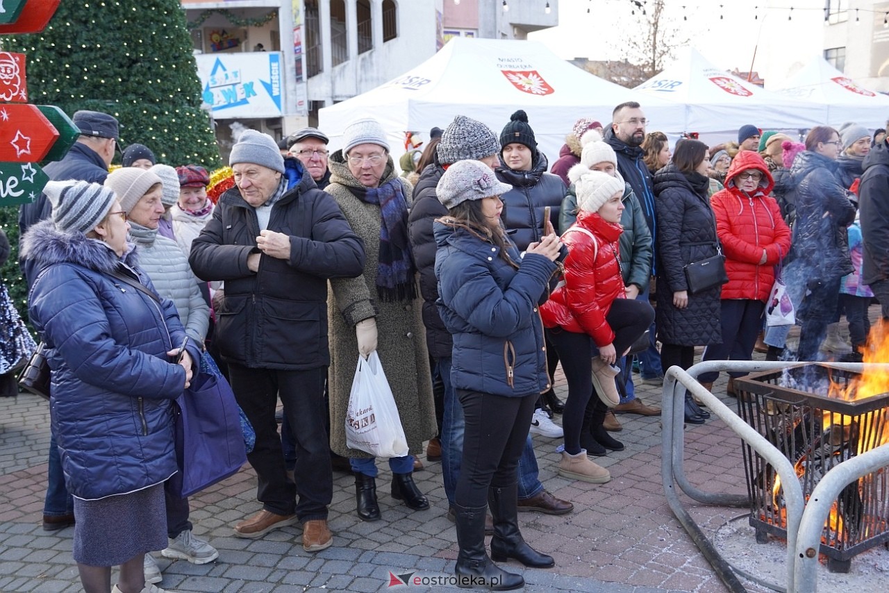 Miejska Wigilia na Placu Wolności w Ostrołęce [2112.2024] - zdjęcie #84 - eOstroleka.pl