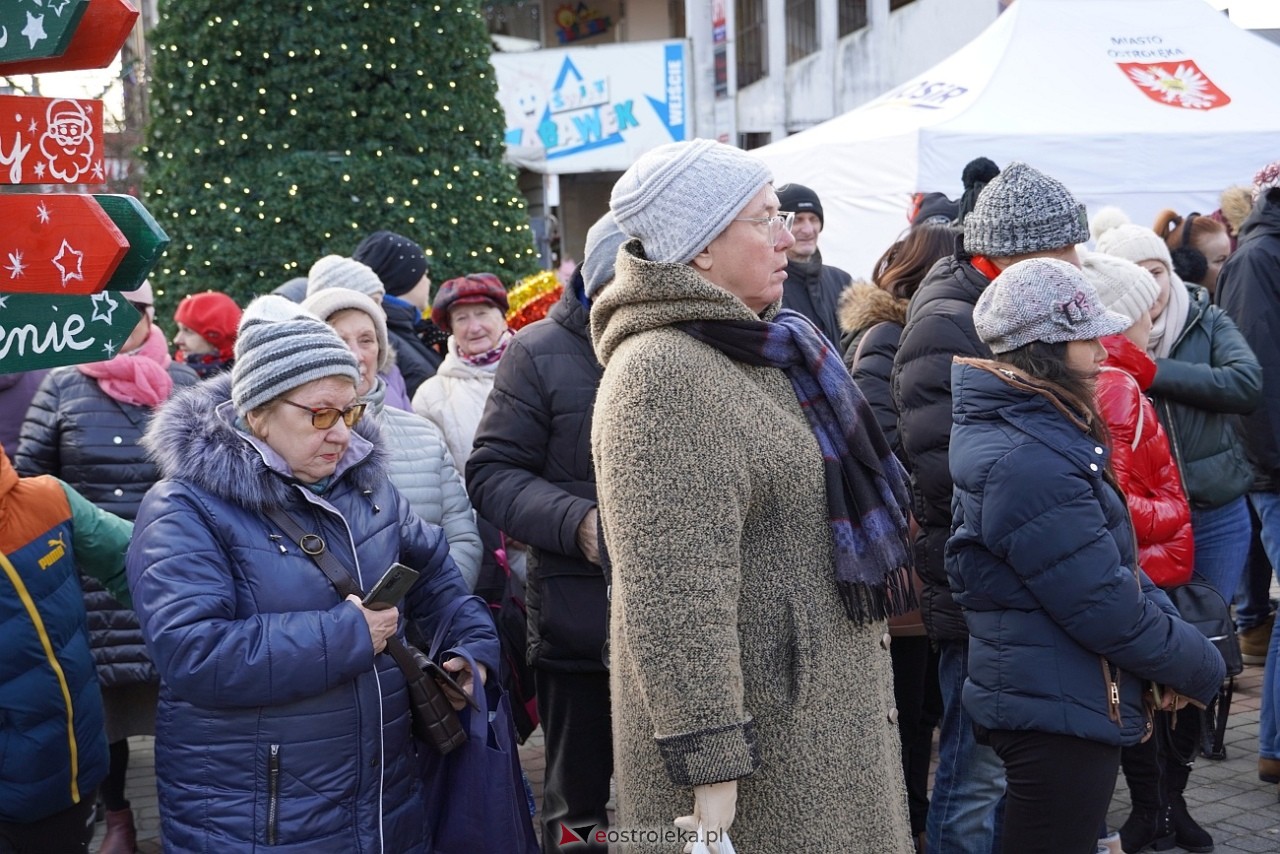 Miejska Wigilia na Placu Wolności w Ostrołęce [2112.2024] - zdjęcie #83 - eOstroleka.pl