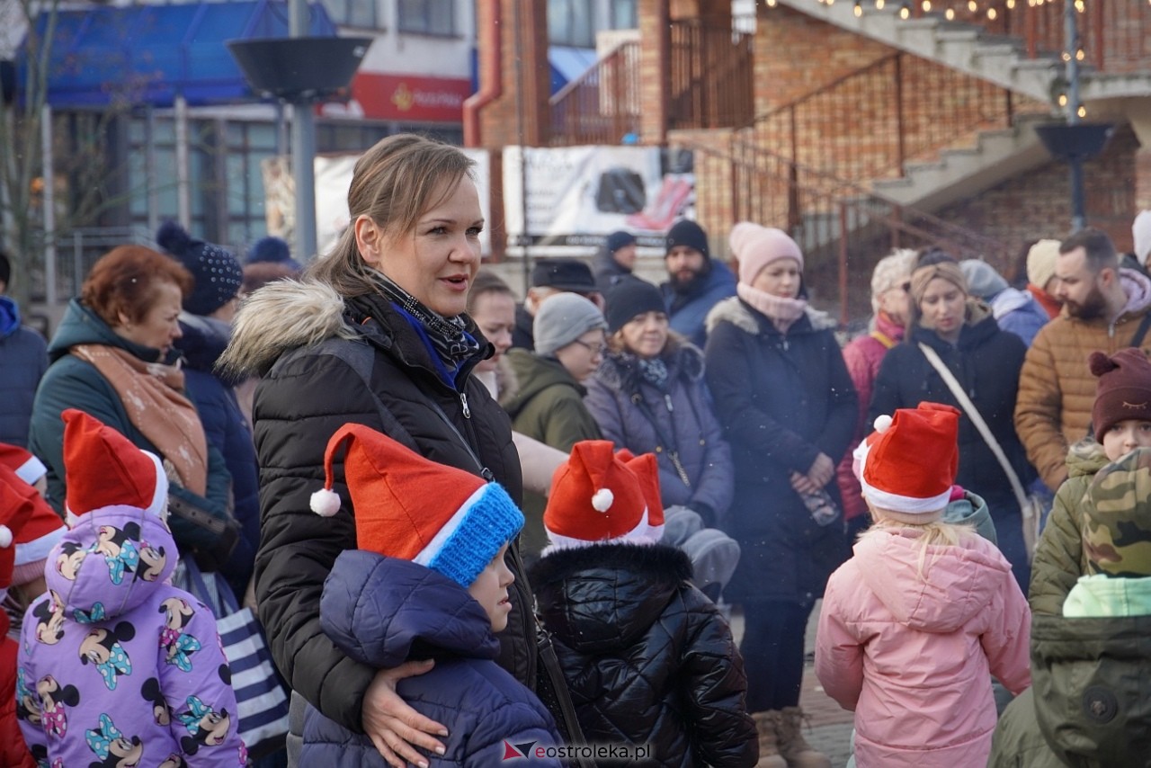 Miejska Wigilia na Placu Wolności w Ostrołęce [2112.2024] - zdjęcie #80 - eOstroleka.pl
