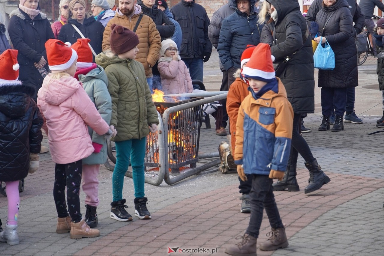 Miejska Wigilia na Placu Wolności w Ostrołęce [2112.2024] - zdjęcie #79 - eOstroleka.pl