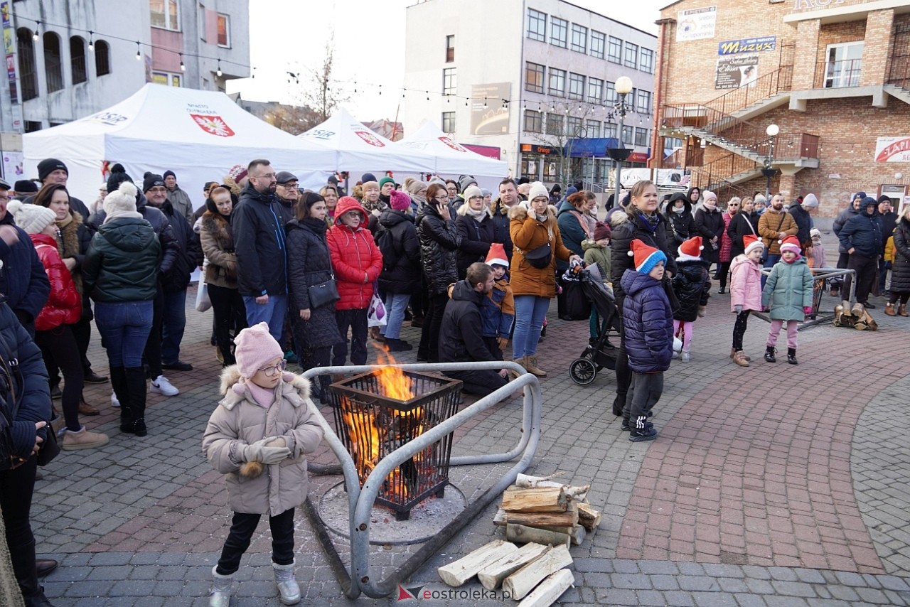 Miejska Wigilia na Placu Wolności w Ostrołęce [2112.2024] - zdjęcie #78 - eOstroleka.pl