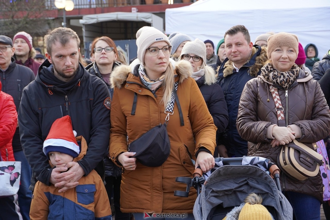 Miejska Wigilia na Placu Wolności w Ostrołęce [2112.2024] - zdjęcie #69 - eOstroleka.pl