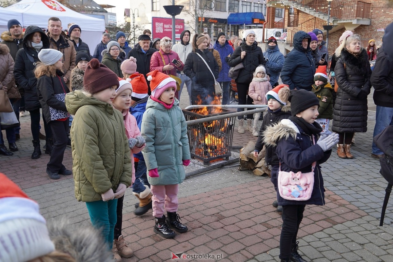 Miejska Wigilia na Placu Wolności w Ostrołęce [2112.2024] - zdjęcie #67 - eOstroleka.pl