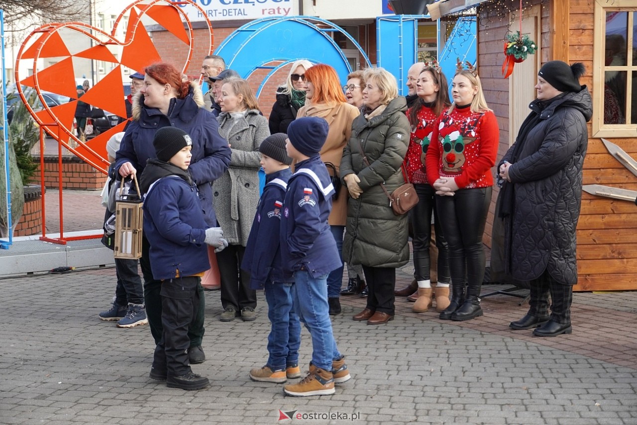 Miejska Wigilia na Placu Wolności w Ostrołęce [2112.2024] - zdjęcie #64 - eOstroleka.pl